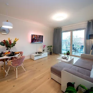 Apartment Maya's Flats & - River View, Danzig